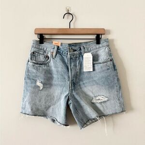 NWT Levi's 501 Denim Shorts Distressed with Raw Hem in Light Wash - Size 28